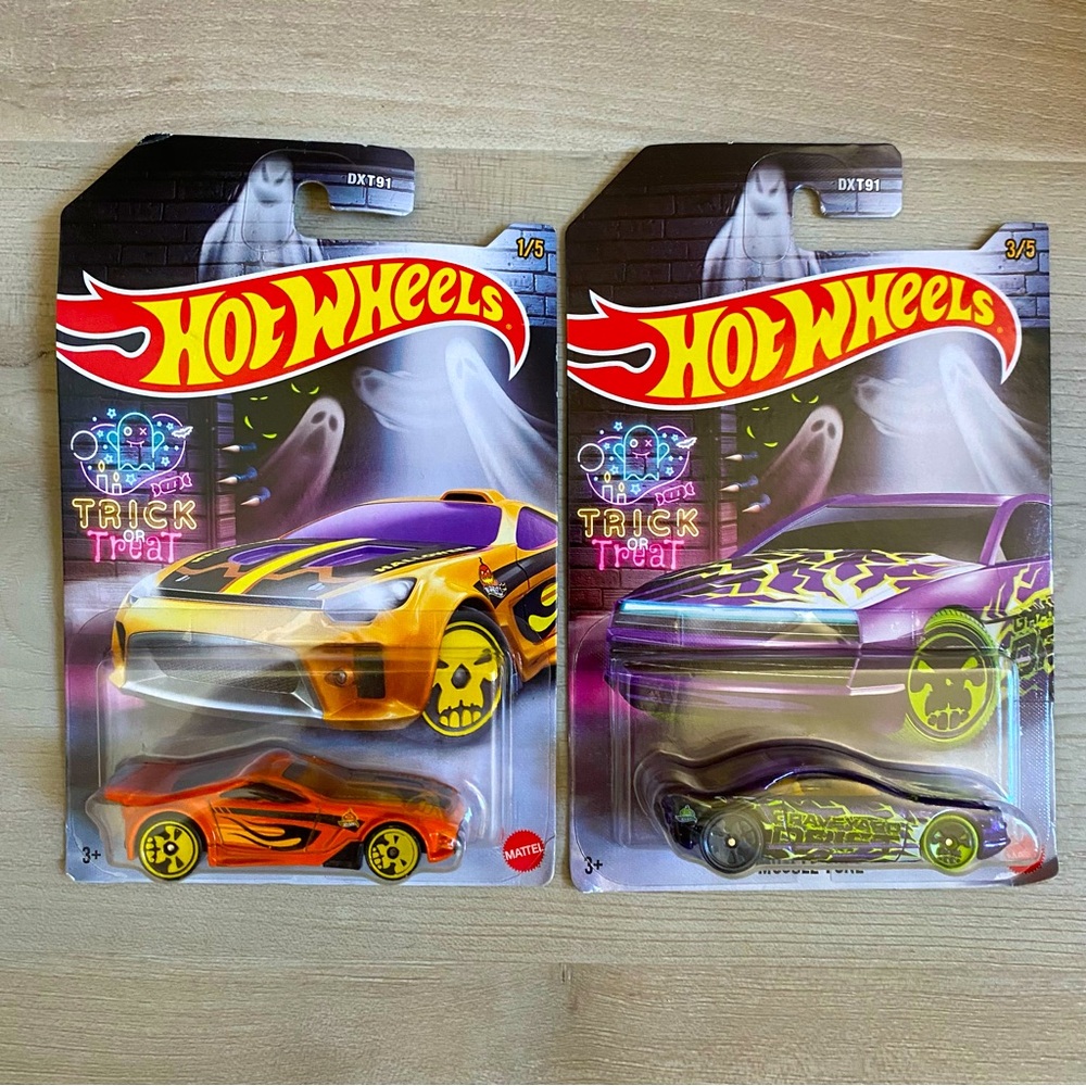 HOT WHEELS • x2‼️ Limited Special Edition Trick Or Treat Halloween Series Cars